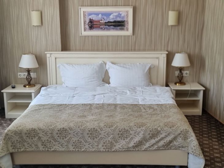 5 Dinge, die man im Schlafzimmer platzieren sollte: Liebe und Harmonie anziehen Schlafzimmer