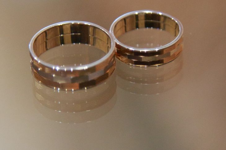 Im Februar ging ein Ring verloren: die Bedeutung des Zeichens Ringe