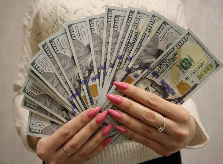 Die Regel von einer Tasse pro Tag: So sparen Sie Geld für Investitionen Geld