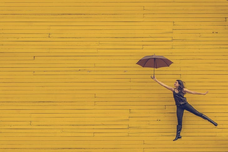 Wer profitiert vom Transformationsspiel und wer sollte darauf verzichten: Vorteile und Gefahren junge Frau