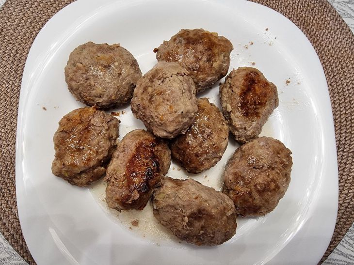 Wie man Schweinekoteletts kocht: Köche haben das Rezept geteilt Schnitzel