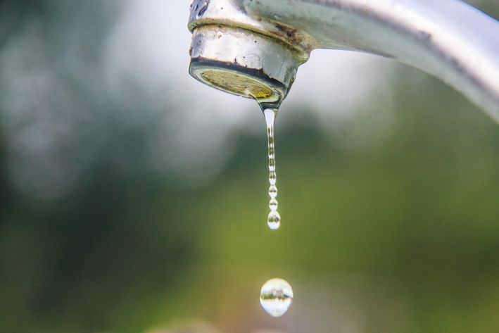„Sie brauchen kein Labor“: So überprüfen Sie die Wasserqualität zu Hause – erstaunliche Lifehacks klopfen