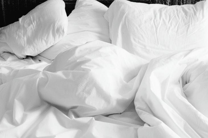 So kommen Sie nach schlechtem Schlaf wieder zu Kräften: 8 wichtige Tipps Bett