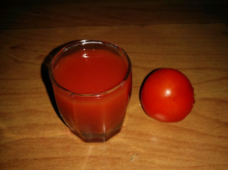 „Eine leckere Ergänzung zu jeder Beilage“: Tomatensauce mit Pilzen – ein einfaches Rezept Glas, Tomate