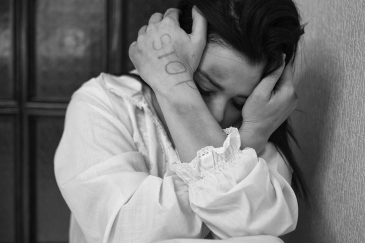 Warum wir uns für andere schämen und was wir dagegen tun können: Psychologen erzählen beschämt