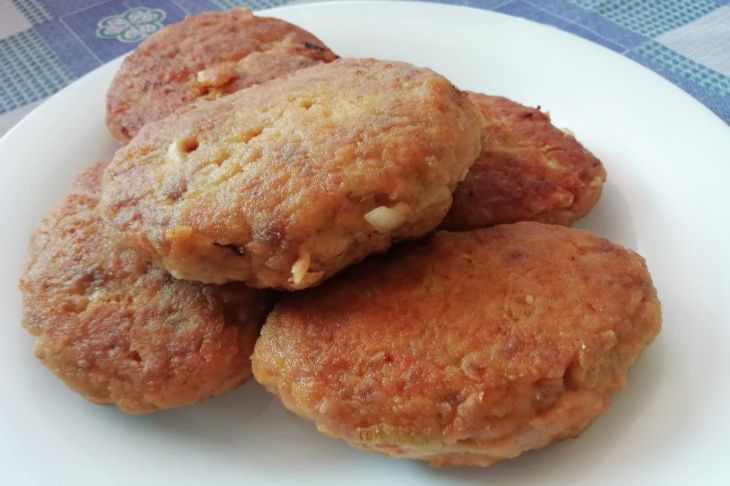 Alles was Sie tun müssen, ist es wegzuwerfen: 3 Zutaten, die den Geschmack der Koteletts komplett ruinieren Schnitzel