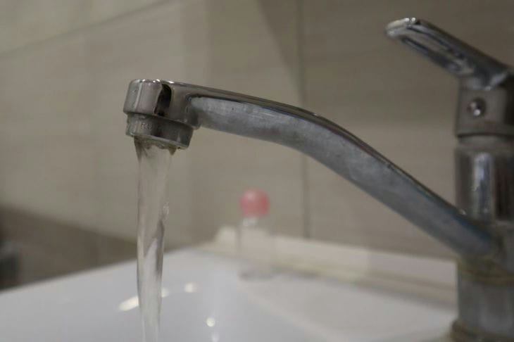 So verwenden Sie Nagellackentferner zu Hause: 5 Tricks klopfen