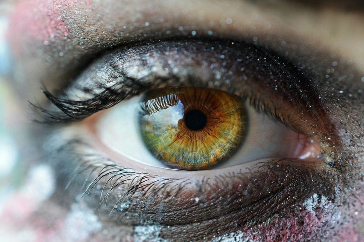 Farbige Linsen für die Augen: Nutzen oder Schaden. So wählen Sie hochwertige Objektive aus Auge