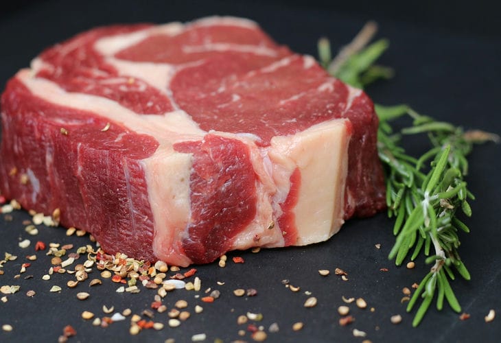Es wird Ihnen auf der Zunge zergehen: So garen Sie selbst zähes Rindfleisch weich und saftig Rindfleisch
