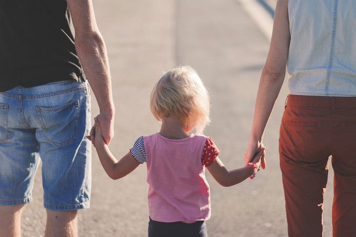 Kind und Scheidung: 7 Regeln, um Ihren emotionalen Zustand aufrechtzuerhalten Menschen