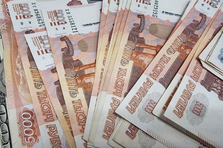 Wie man versteht, dass ein Mädchen nur an Geld interessiert ist: wichtige Anzeichen, auf die man achten sollte Geld