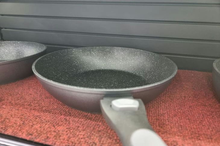 Geheimnisse des perfekten Bratens: So verhindern Sie, dass Speisen an der Pfanne kleben bleiben Bratpfanne