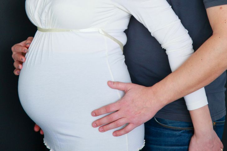 In der Region Moskau griffen über 30.000 schwangere Frauen auf Online-Konsultationen zurück Bauch, Arme