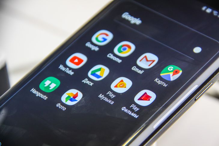 Wie man sich bei der Arbeit nicht mehr von sozialen Netzwerken ablenken lässt: wirksame Methoden Smartphone