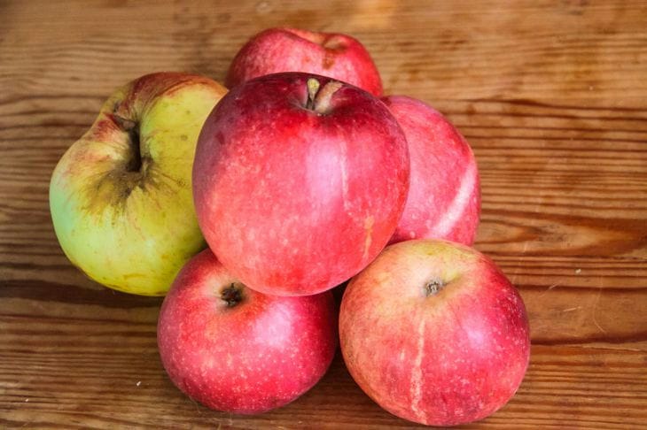Welche Lebensmittel sollten Sie für die Nierengesundheit essen: 5 Lebensmittel Äpfel