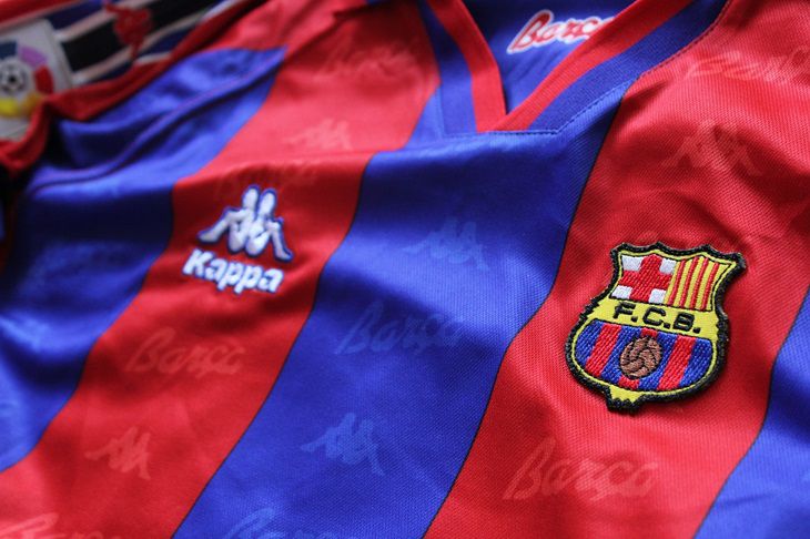 Barcelona weigerte sich, den 16-jährigen Spieler zu einem Fußball-Rekordpreis zu verkaufen T-Shirt