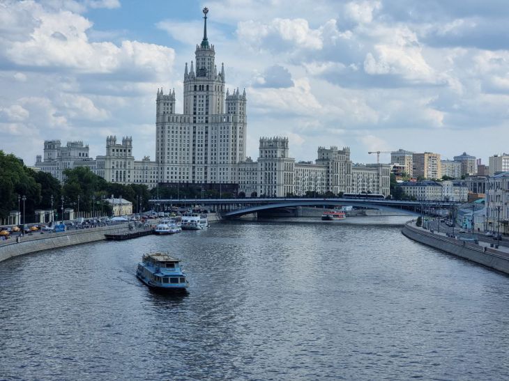 US-Botschafterin Tracy nannte das Ziel der Sanktionen gegen die Russische Föderation die Schwächung des militärisch-industriellen Komplexes Moskau