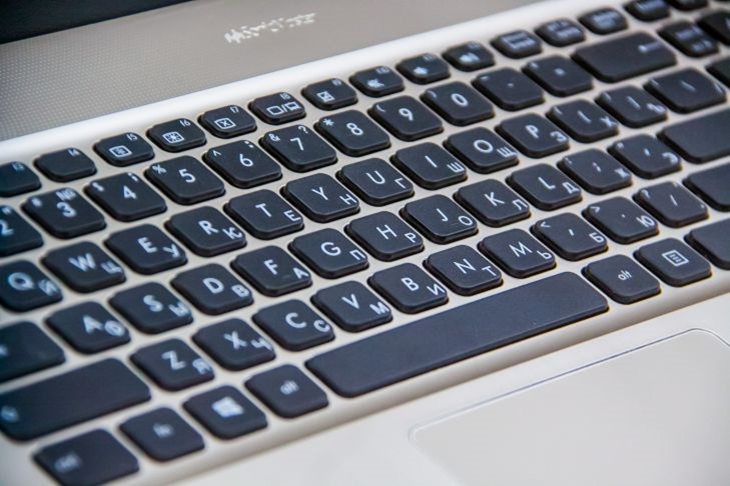 Die Anzahl der auf YouTube blockierten russischen Kanäle wurde bekannt gegeben Tastatur