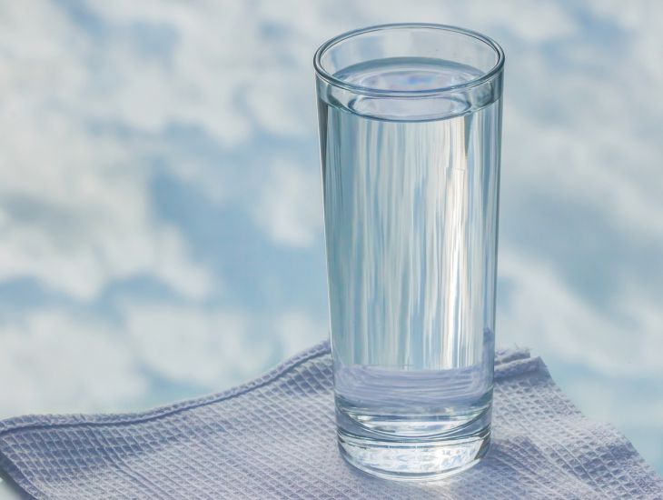 Das beliebteste Sommergetränk der russischen Einwohner ist bekannt geworden Tasse