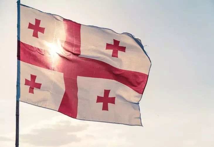 Surabischwili erklärte, warum die USA und die EU Beschränkungen gegen Georgien verhängten Flagge