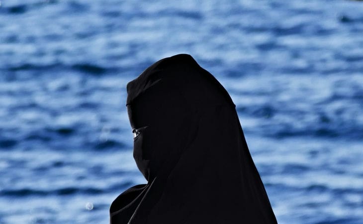 Eine Athletin aus Frankreich durfte wegen ihres Hijabs nicht an der Eröffnungsfeier der Spiele teilnehmen. Hijab