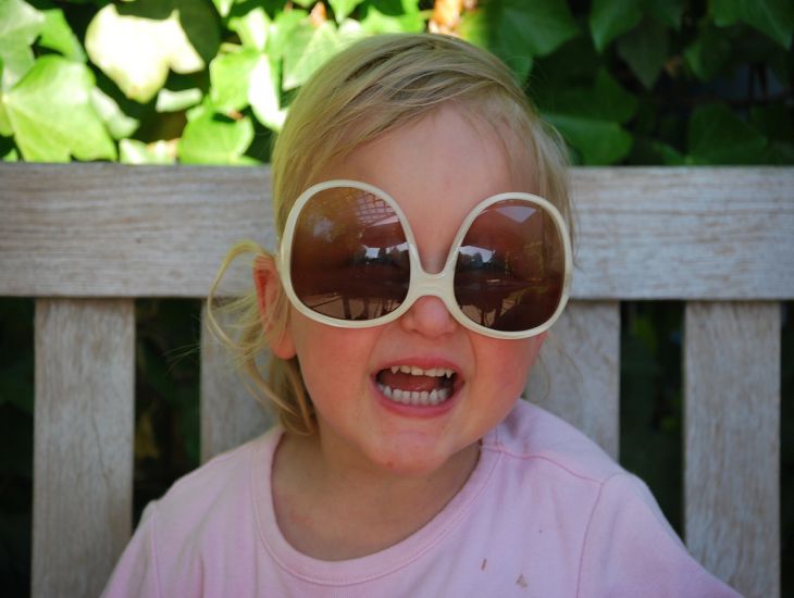 Der Arzt empfahl den Kauf einer Sonnenbrille für Kinder ab 3 Jahren Kind, Brille