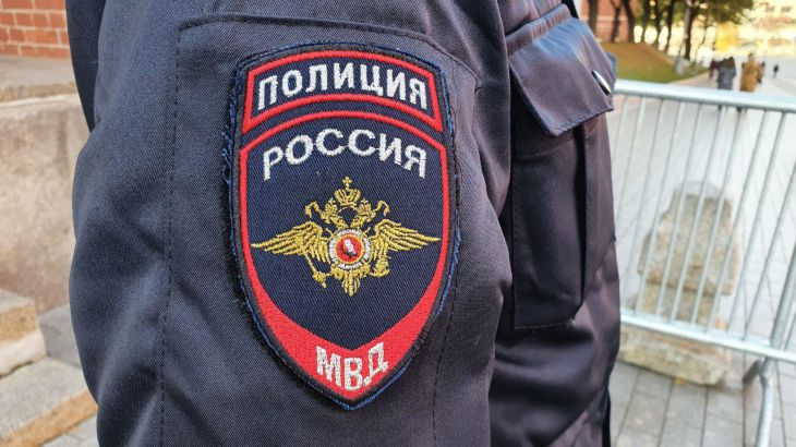 In der Region Moskau wurden zwei betrügerische Kuriere festgenommen, nachdem sie einen Rentner betrogen hatten Chevron