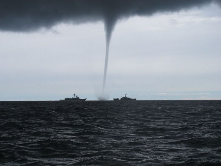 In Sotschi und Sirius besteht die Gefahr, dass sich über dem Meer Tornados bilden Tornado, Wasser