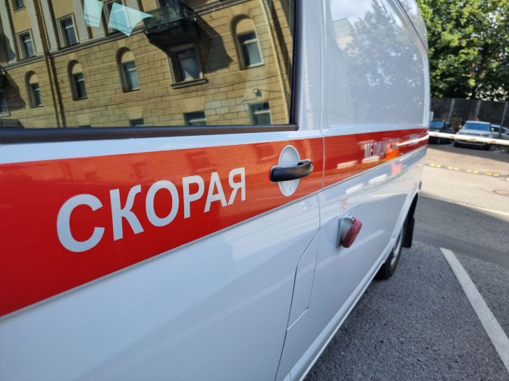 In Mari El hat ein dreijähriges Kind seine Mutter mit einem Auto angefahren Krankenwagen