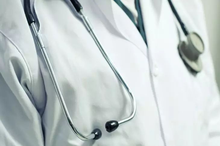 Der Arzt nannte den Grund, warum das Blut eines Mannes aus China grün wurde Arzt