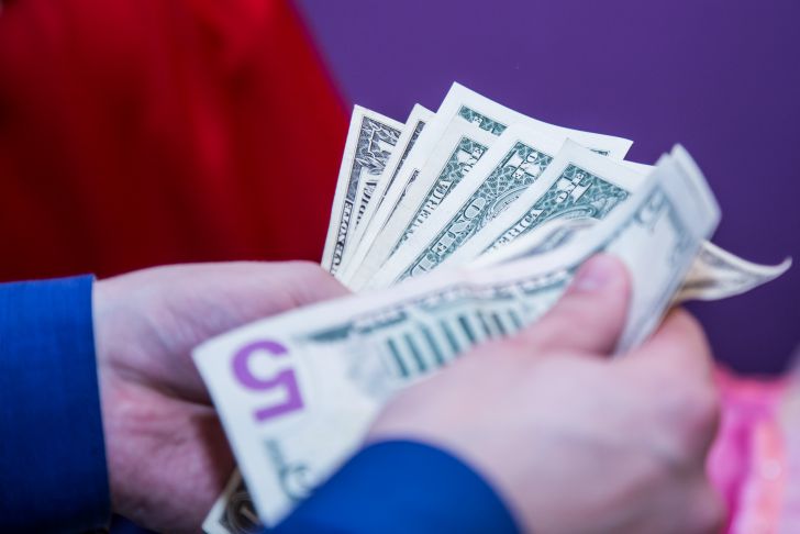 Diese Investition hilft den Reichen, im Geld zu bleiben: Beachten Sie dies Geld
