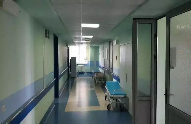 Eine Kindergärtnerin hat in Wladikawkas einem Kind den Arm gebrochen Krankenhaus