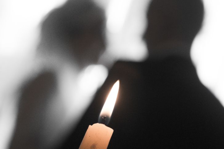 Jolie, die ihr Image veränderte, gab ihren jungen Freund in Venedig frei Freund