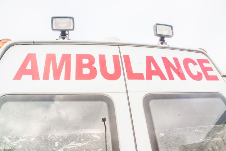 Ein betrunkener Teenager stürzte aus einem im Bau befindlichen Hotelgebäude in Baltijsk Krankenwagen