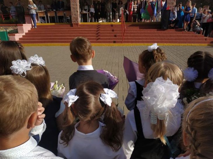 In der Region Swerdlowsk hinterließ ein Schüler in der Nacht vor dem 1. September eine Nachricht und verschwand Kinder