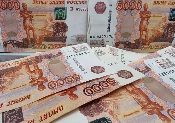 Einige Russen erwarten eine Gehaltserhöhung zum 1. Oktober Geld