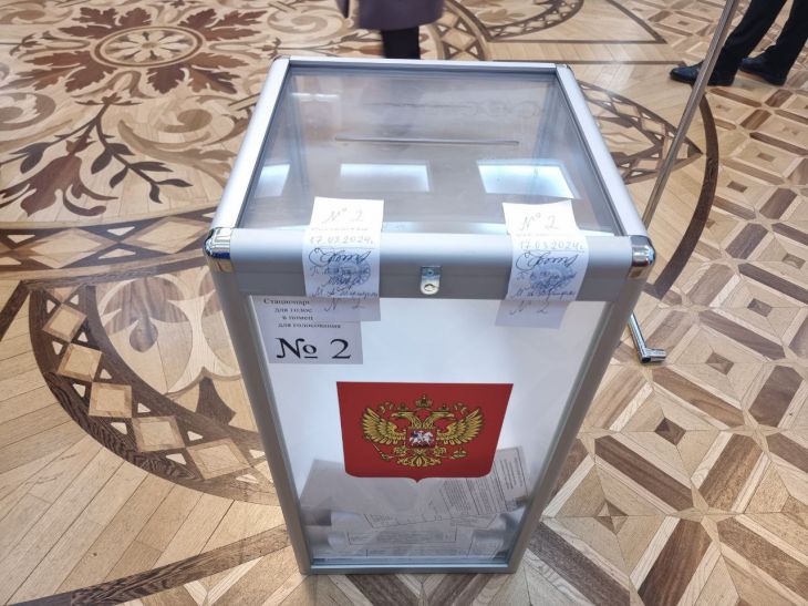 Pamfilova sprach über gefälschte Nachrichten in der Zentralen Wahlkommission der Russischen Föderation Urne