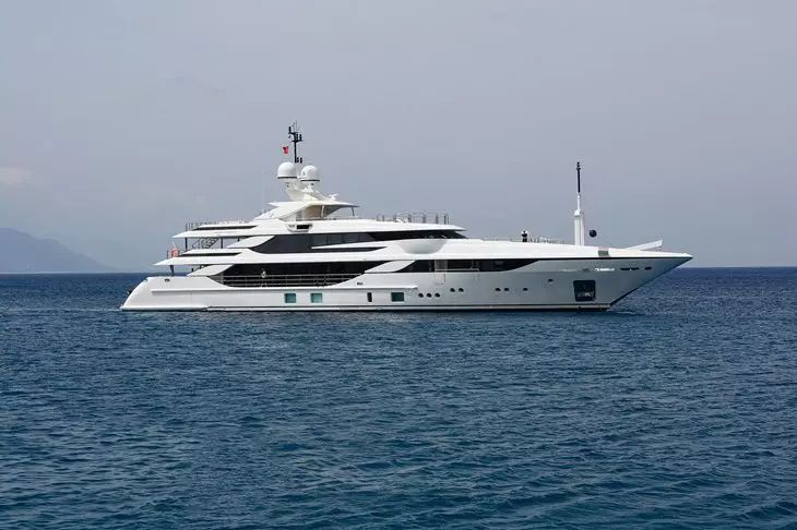 Eine 1-Millionen-Dollar-Yacht sank aufgrund eines Feuerwerks in Los Angeles Yacht