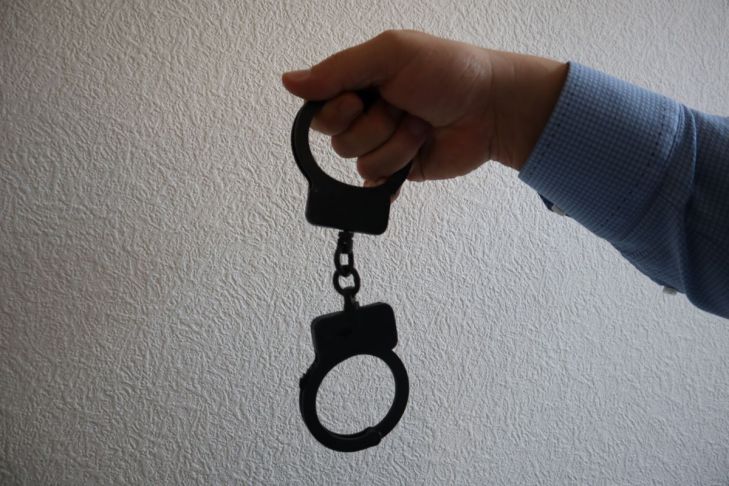 Ein eifersüchtiger Mann aus Dagestan wurde wegen Mordes zu 6,5 Jahren Gefängnis verurteilt verhaften