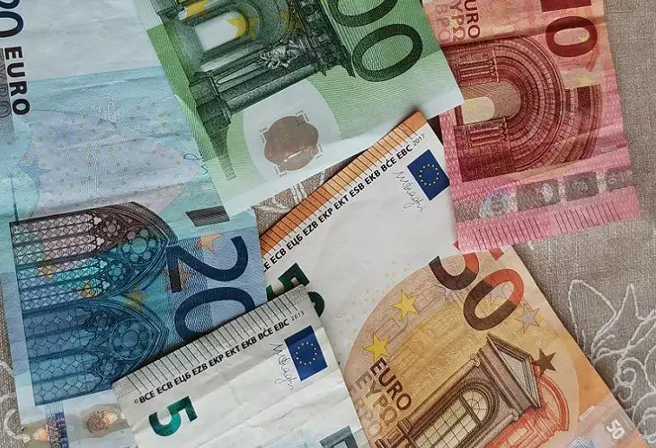 Die Bank of Cyprus hat die Konten von etwa 7.000 russischen Bürgern geschlossen Euro