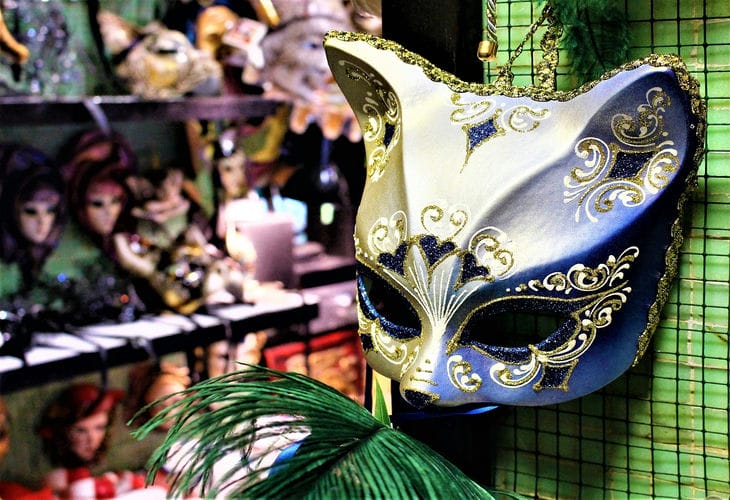 Das Ende der Geschichte mit dem vierfachen Mädchen in der Moskauer Shisha-Bar ist bekannt geworden eine Maske
