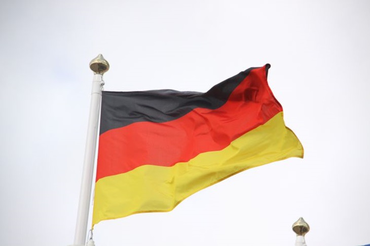 In Deutschland begannen sie, Unternehmen auf den Krieg mit Russland vorzubereiten Flagge