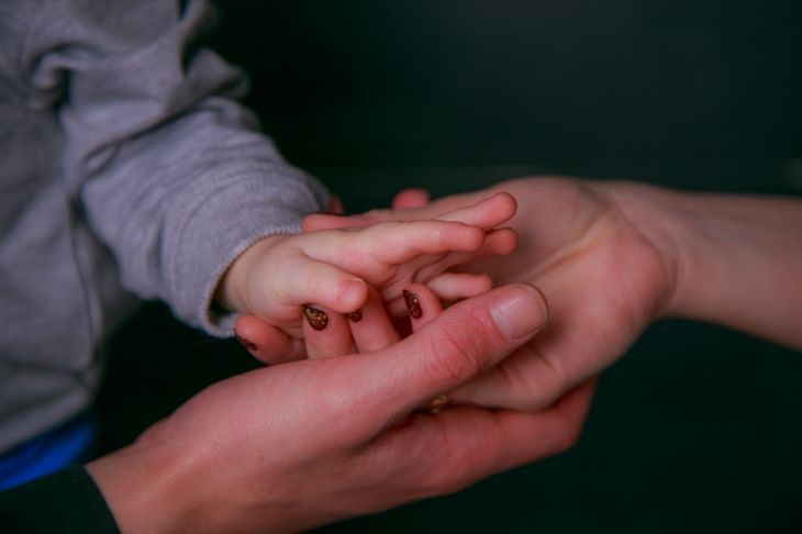 Wissenschaftler: Die Länge des Ringfingers könnte auf eine Vorliebe für Alkohol hinweisen Hände