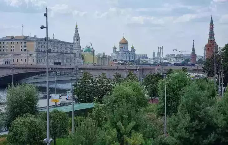„Bobshchina“: Der Bürgermeister von Dalnegorsk reagierte scharf auf den Witz des Schauspielers Stoyanov Stadt
