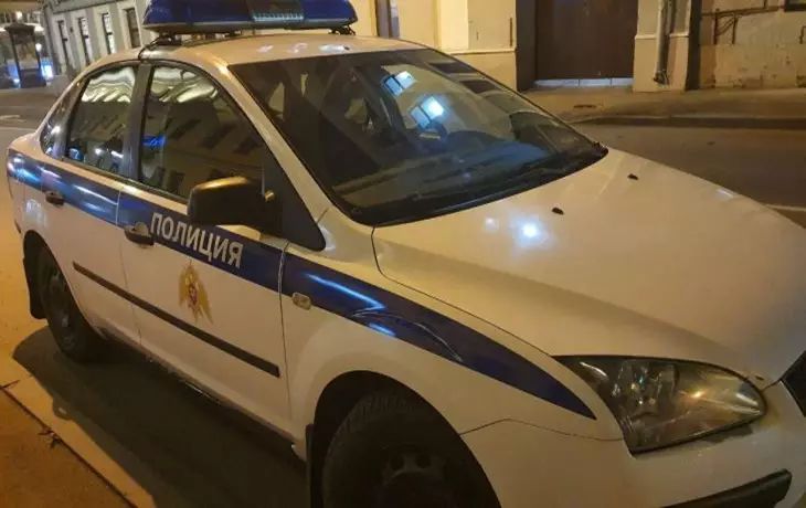 Die Mutter eines Jungen, der in Kusbass von zu Hause weggelaufen war, misshandelte ihn die Polizei