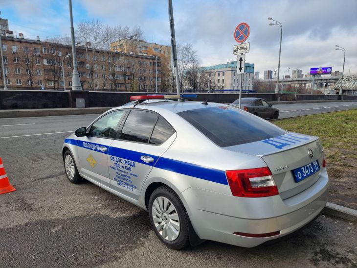 Die Polizei nahm einen Russen fest, der für 21 Millionen Rubel einen Maybach gestohlen und verunglückt hatte Die Polizei