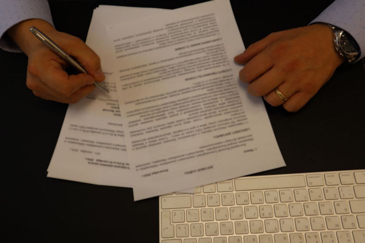 Putin unterzeichnete ein Gesetz, das die Haftung für illegale Handlungen von Inkassobüros verschärft Unterlagen