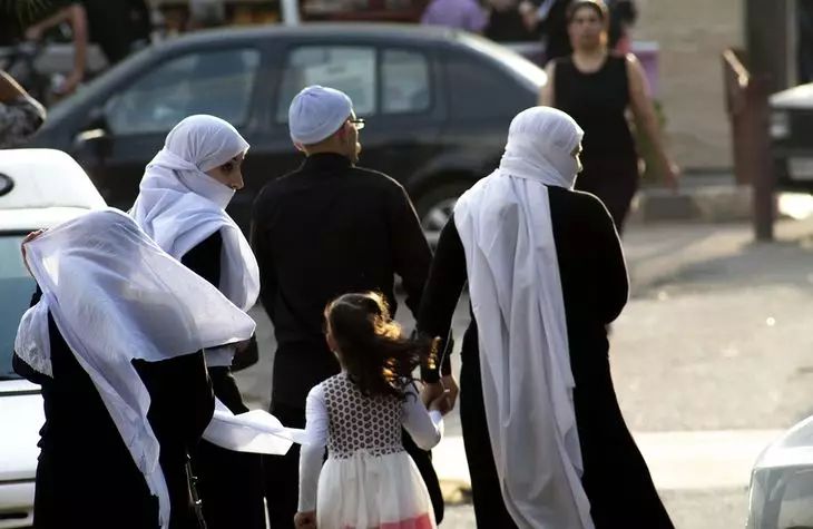 In Kirgisistan wurde eine Geldstrafe für das Tragen von das Gesicht bedeckender Kleidung eingeführt Menschen