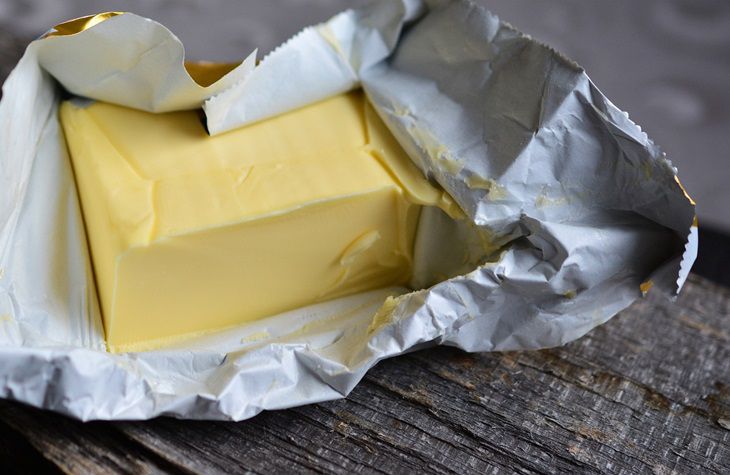 So erkennen Sie, dass die Butter echt und von hoher Qualität ist: 4 bewährte Methoden Öl