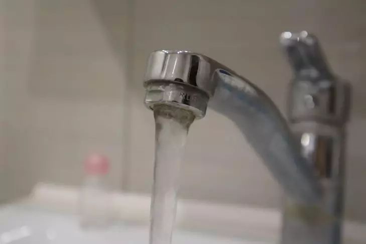 Eine seltsame Morgengewohnheit wird Sie gesünder machen als jeden anderen, den Sie kennen Wasser